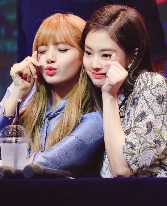 Jenlisa💕 | •BLACKPINK• Amino