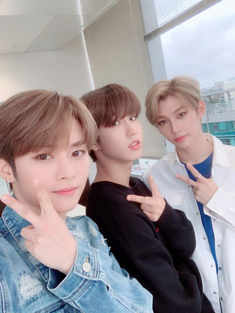 Minho x Han x Felix Idol Talk TV Twitter Update (1) [190410] | Stray ...