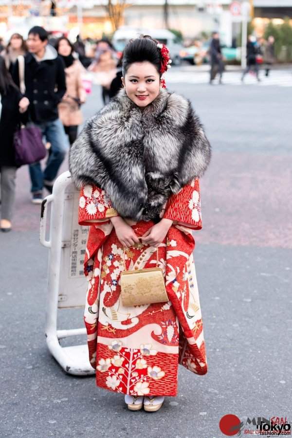 Japanische Taetowierte Kostuem Lutschen