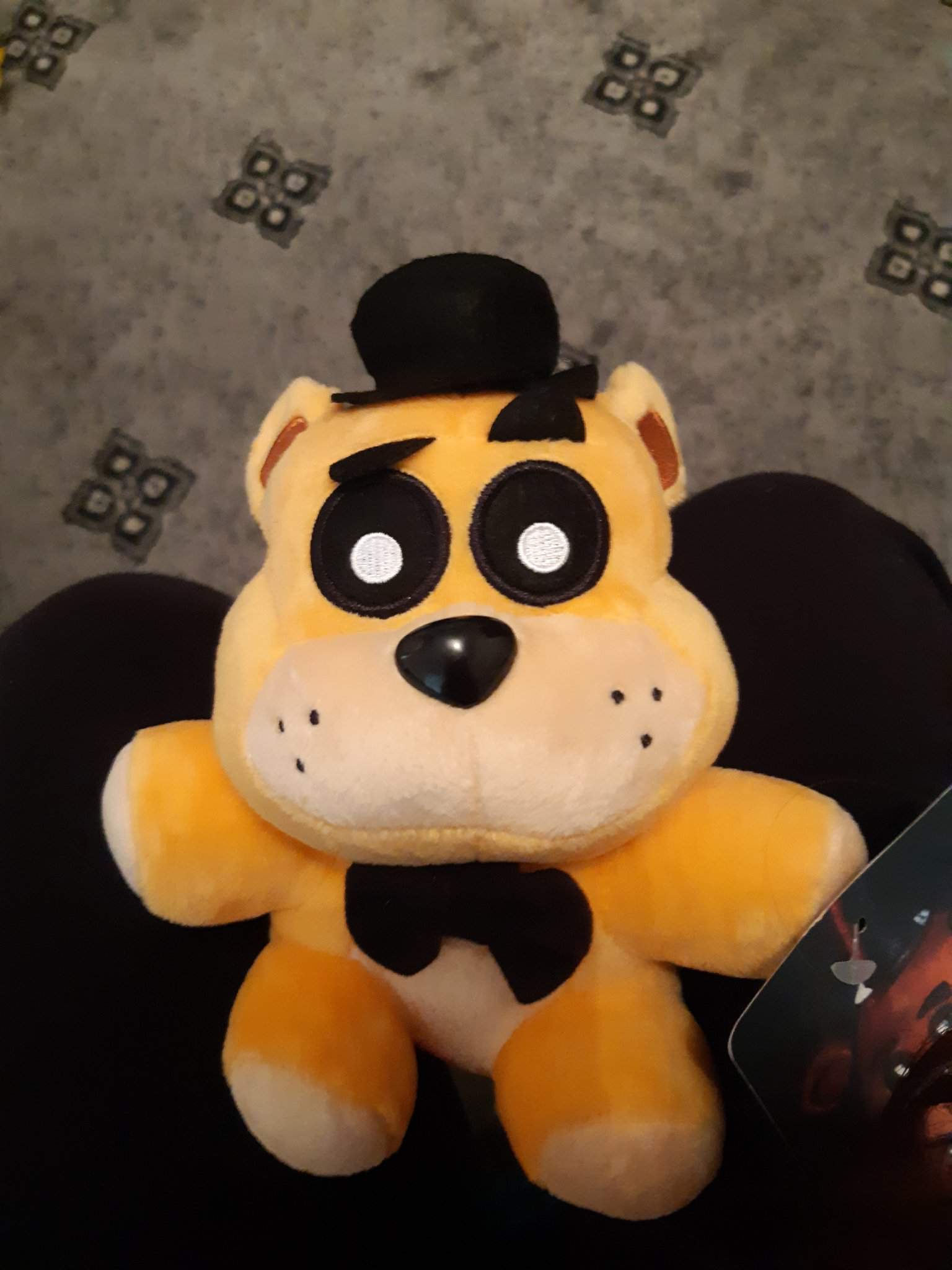 Confused bootleg golden freddy. | The Fazbear Family Amino