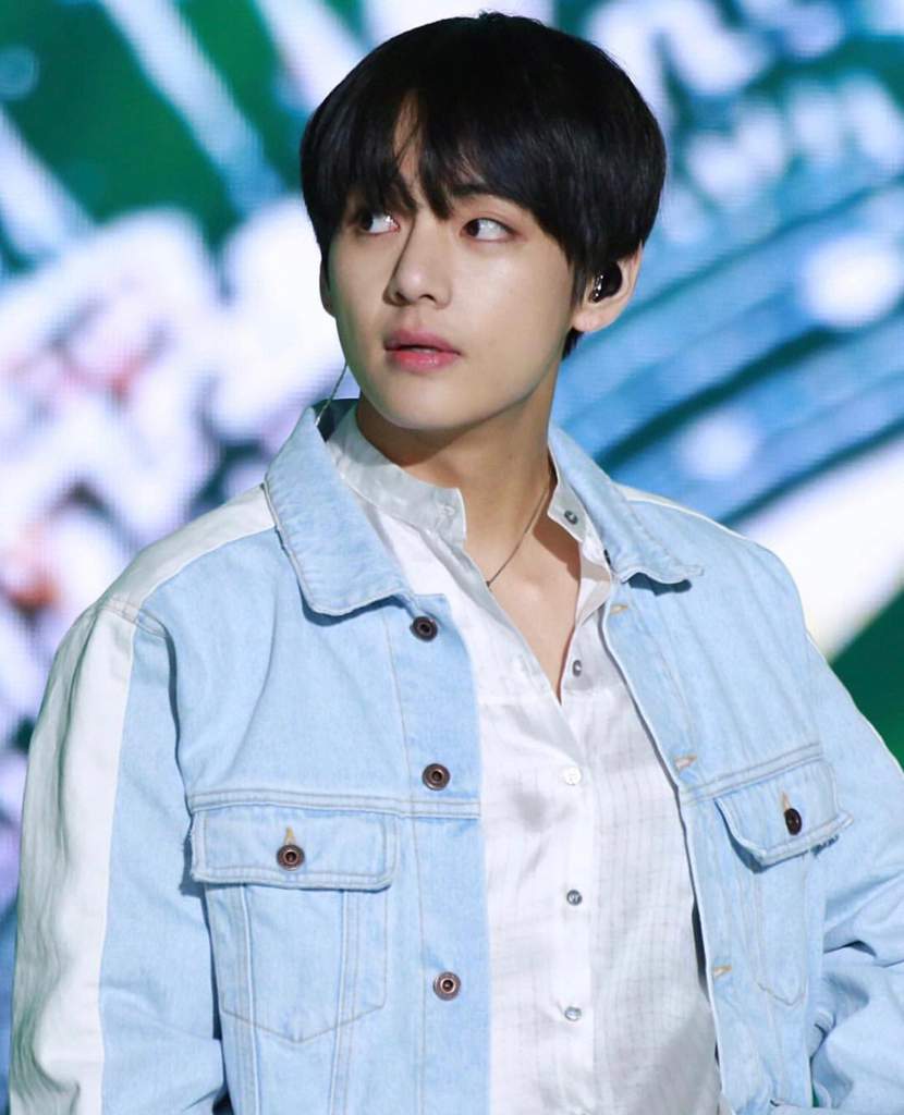 Taehyung At SBS Super Concert 2019 💙 | Kim Taehyung Amino