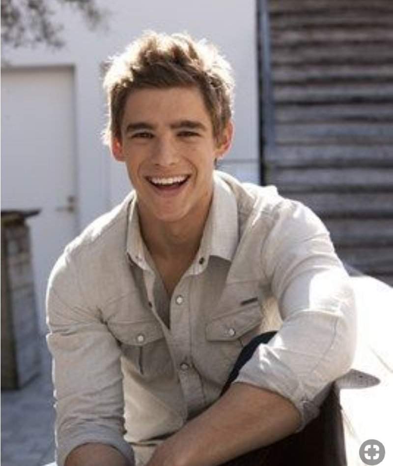chase walker Wiki Roleplay Amino