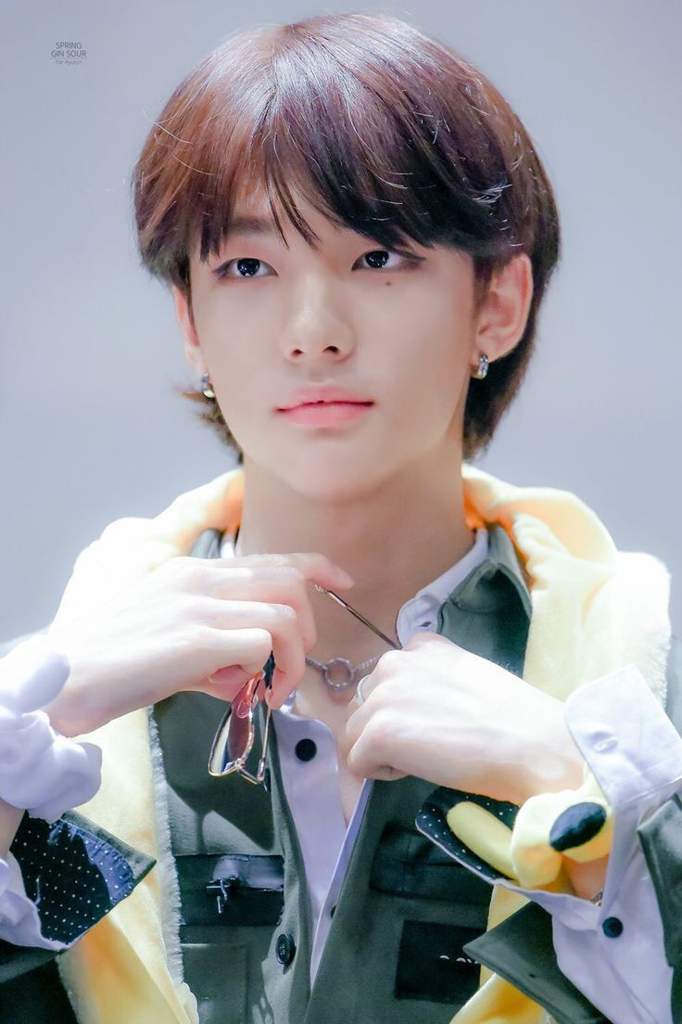 Hyunjin’s mole (grain de beauté ) a thread : | Stray Kids FRENCH Amino