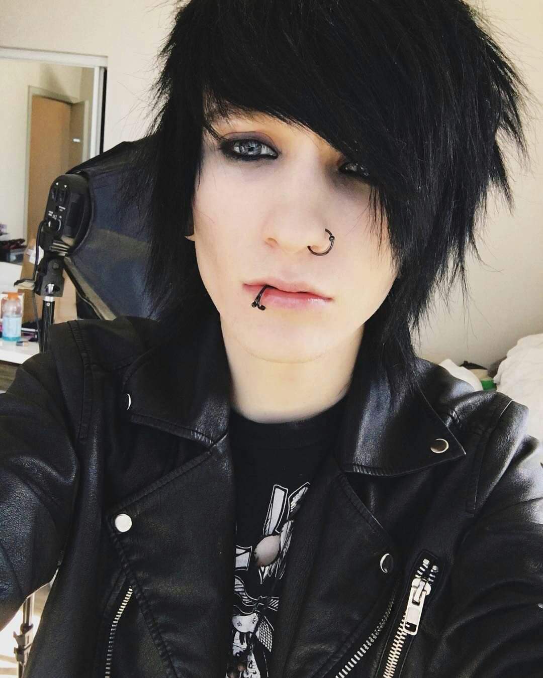 Johnnie guilbert | Wiki | Emos/Scene/Góticos/Raros Amino Amino