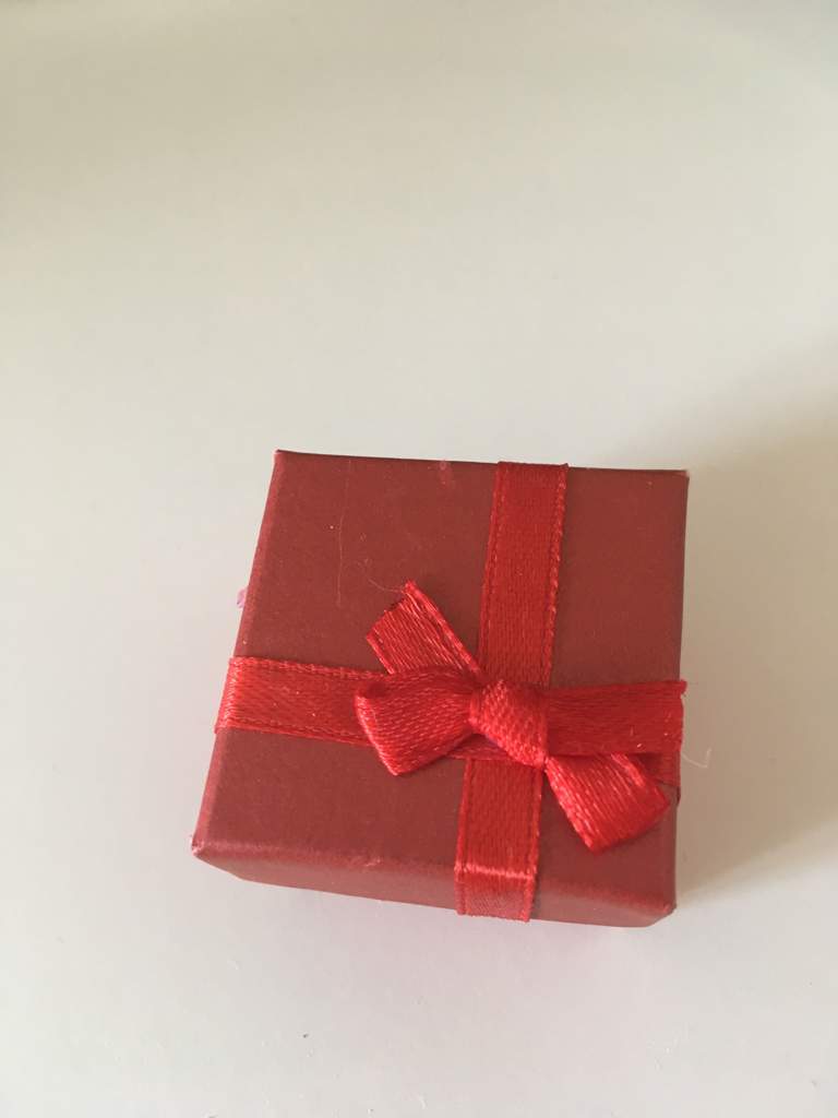 DIY Сережки и значек Леди баг из 3D ручки-[I]Доброго времени суток 😁 Сегодня я решила сделать значок Леди баг а вчера серёжки