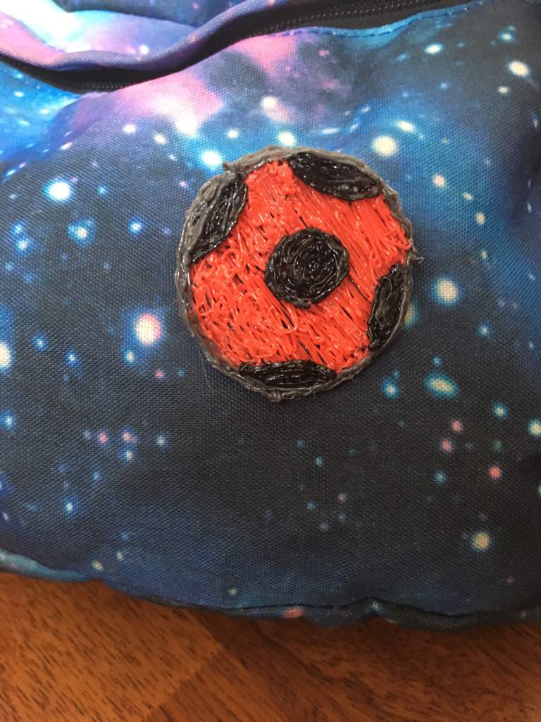 DIY Сережки и значек Леди баг из 3D ручки-[I]Доброго времени суток 😁 Сегодня я решила сделать значок Леди баг а вчера серёжки