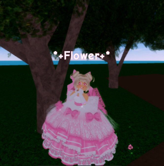 I finally got the miss lady rose dress! | Roblox Royale High Amino