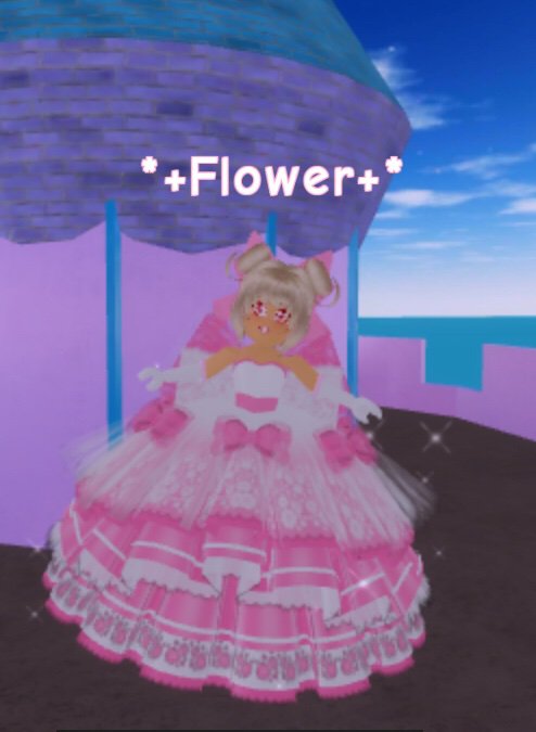 I finally got the miss lady rose dress! | Roblox Royale High Amino