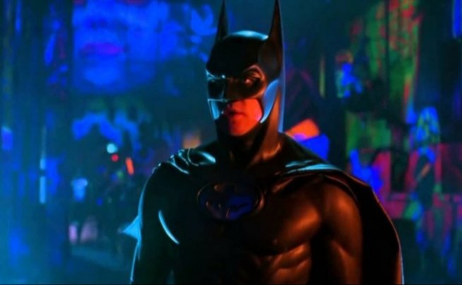 ✨; Reseña Batman Forever | ｢ • DC Universe • ｣ Amino