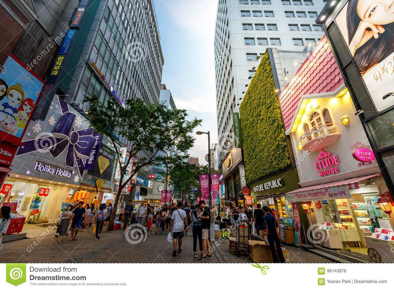 Myeong-dong (명동) in Seoul, South Korea | Korean School Amino