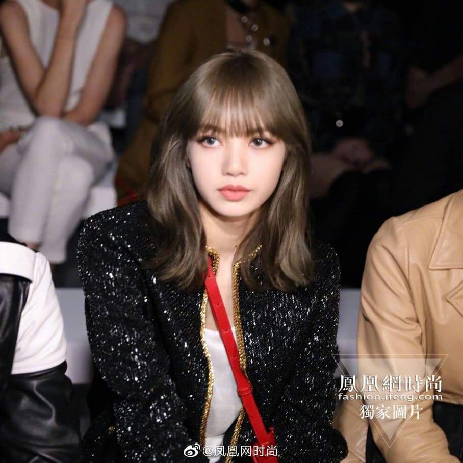 Lisa @ Celine fashion show in paris 🖤 | Lalisa Manoban Amino