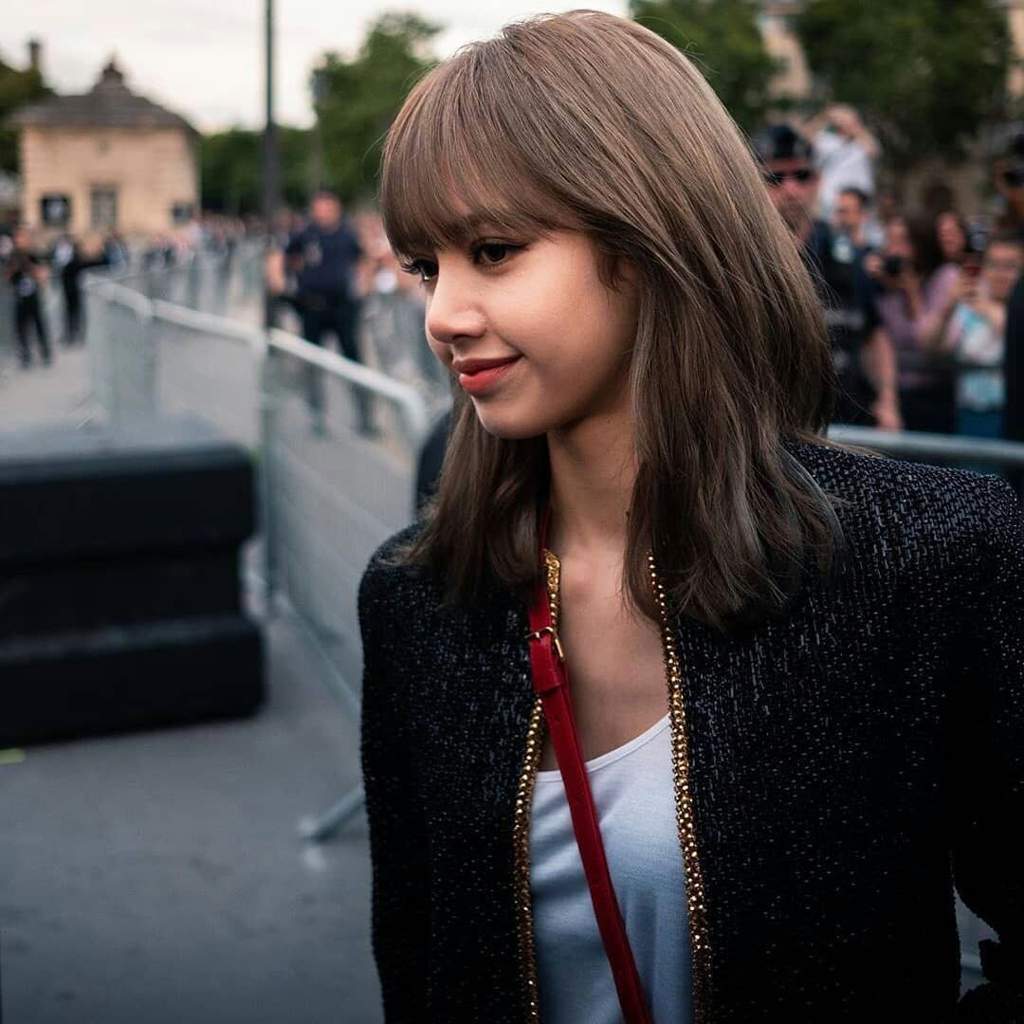 Lisa @ Celine fashion show in paris 🖤 | Lalisa Manoban Amino