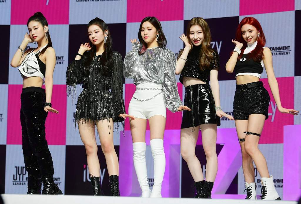 💐 Itzy's 6th member 💐 | Korean Fashion Amino