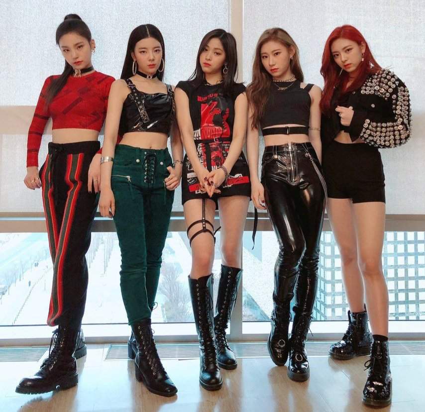 💐 Itzy's 6th member 💐 | Korean Fashion Amino