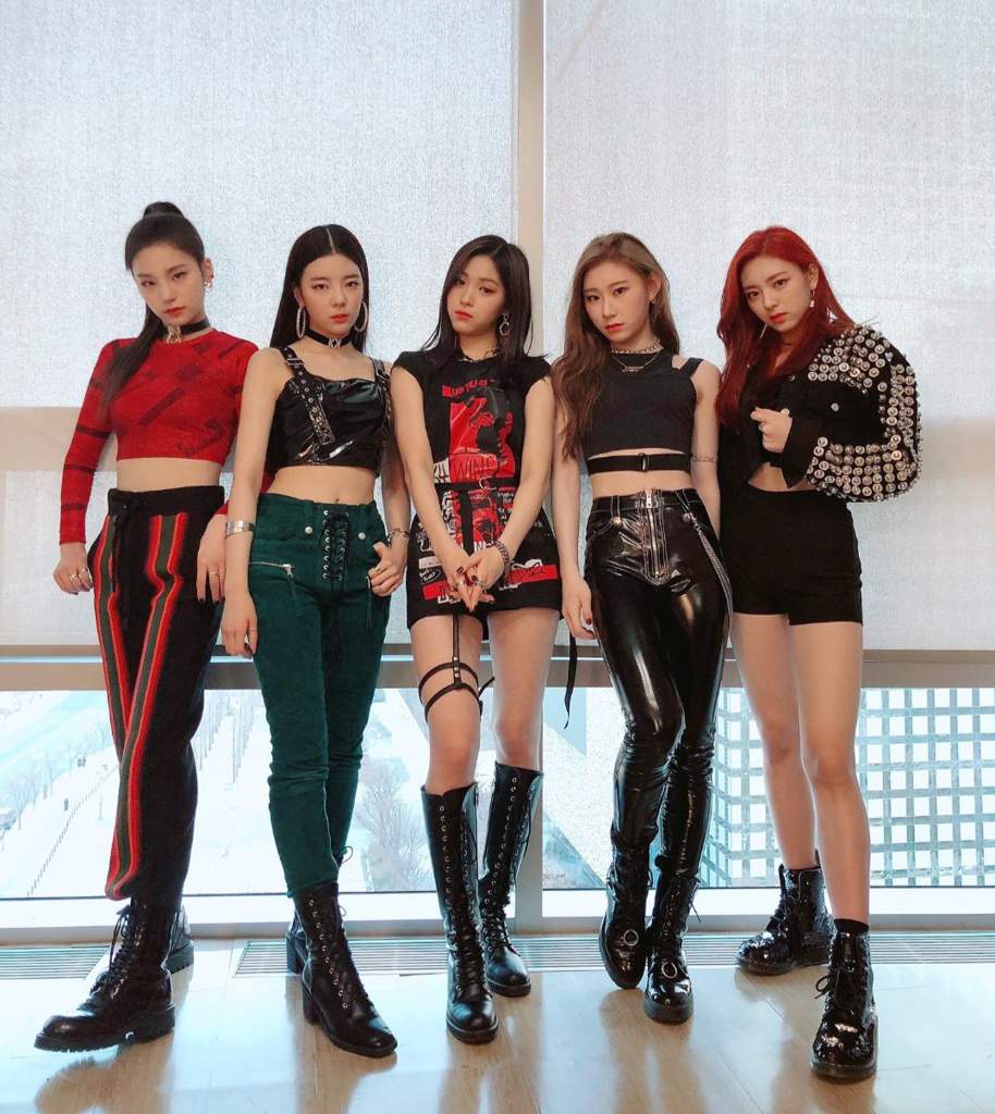 Ranking Dalla Dalla Stage Outfits | ITZY (있지) Amino