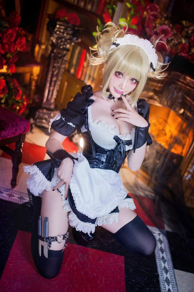 Gemischtrassiger Jungfrau Cosplay Ficksahne