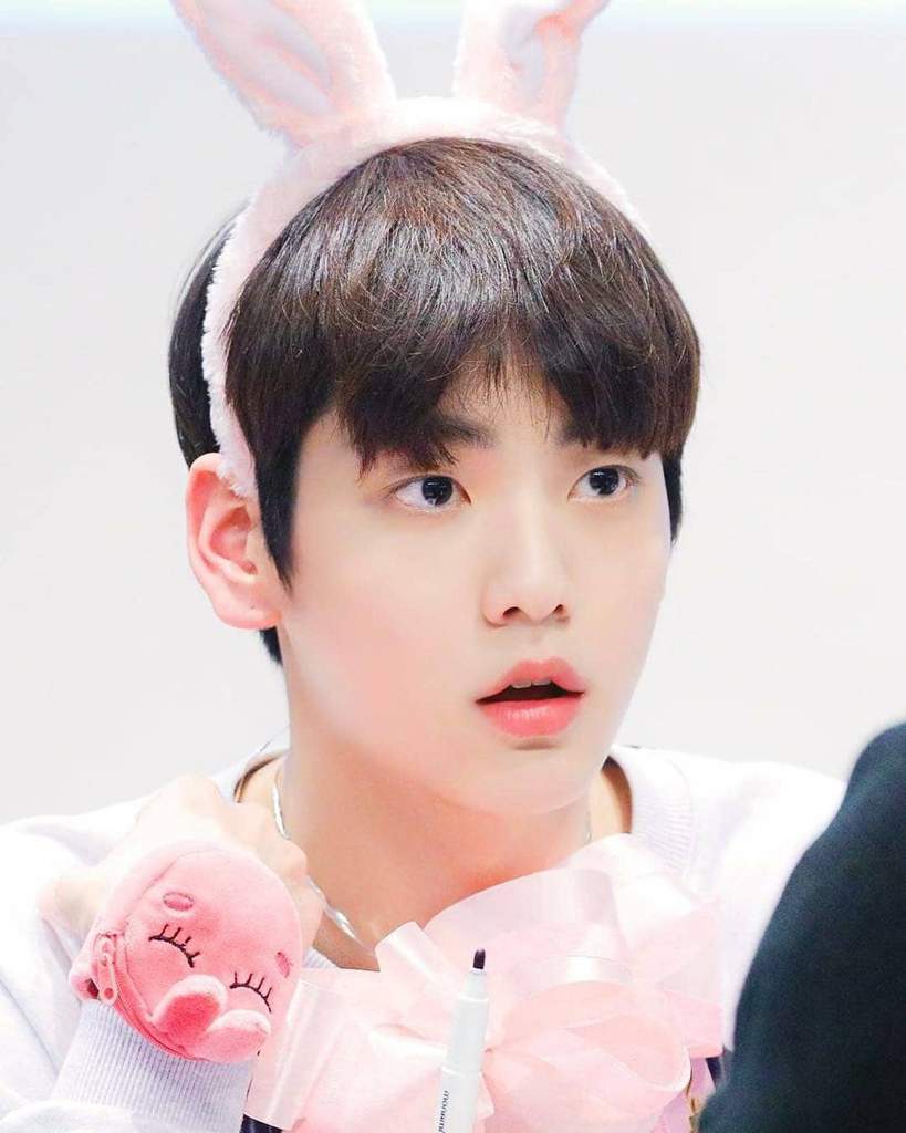 Soobin in bunny ears! | TXT (투모로우바이투게더) Amino