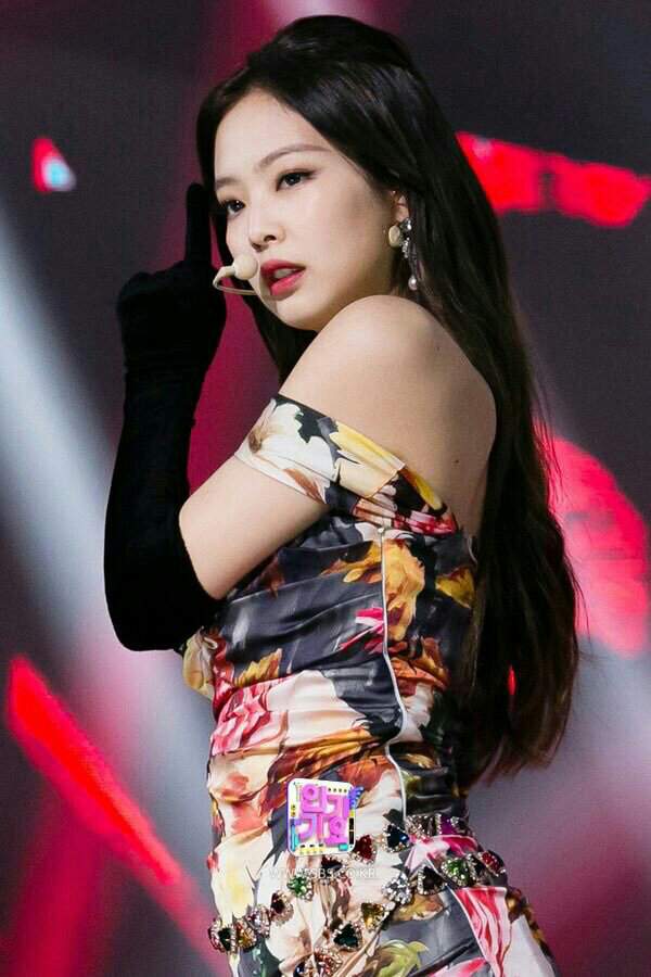 Jennie dance moves | BLINK (블링크) Amino