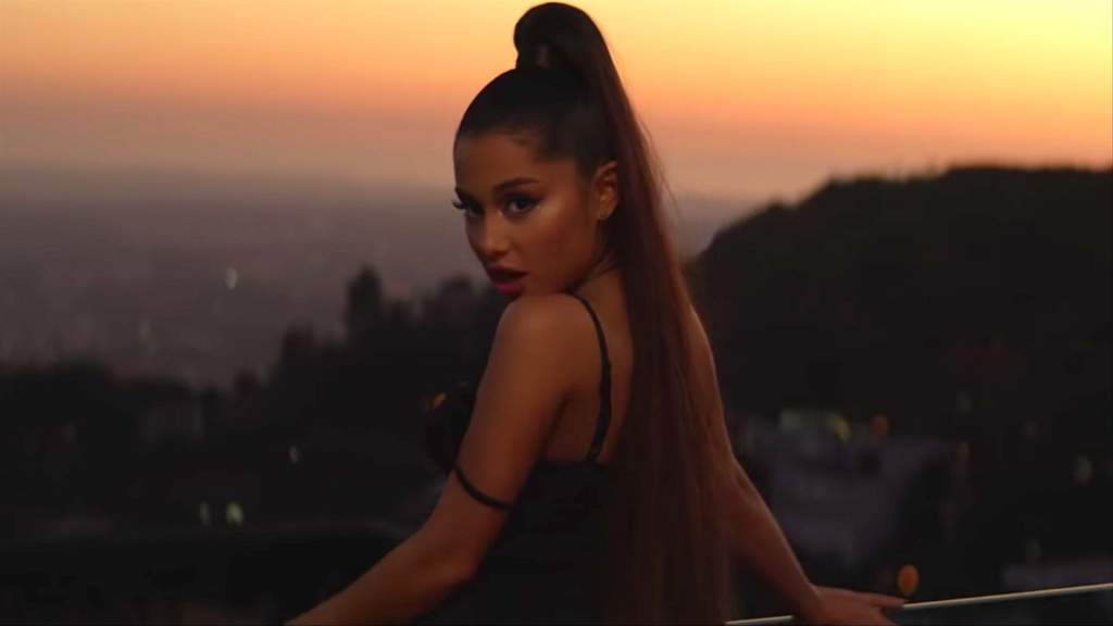 Resultado de imagen para break up with your girlfriend, i'm bored"