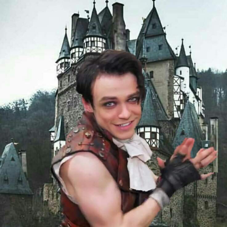 Harry Hook Thomas Doherty Disney Descendants 3 Amino Amino