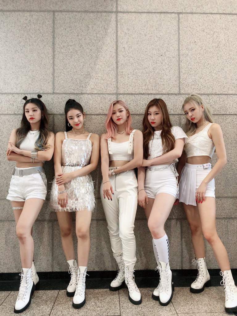 Itzy Twitter Update 190826 | ITZY (있지) Amino