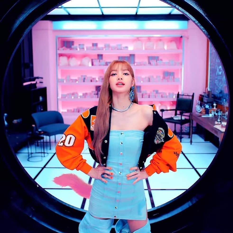 Lisa ?Ddu du ddu du looks ❤️ | BLINK (블링크) Amino