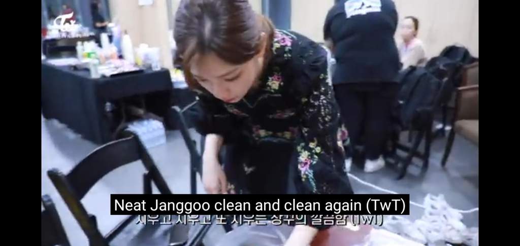 Jeongyeon : Lets Clean~ lets clean~ | Twice (트와이스)ㅤ Amino