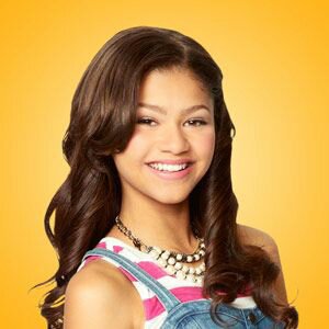 Magnifique pub de Zendaya | Disney Channel France Amino