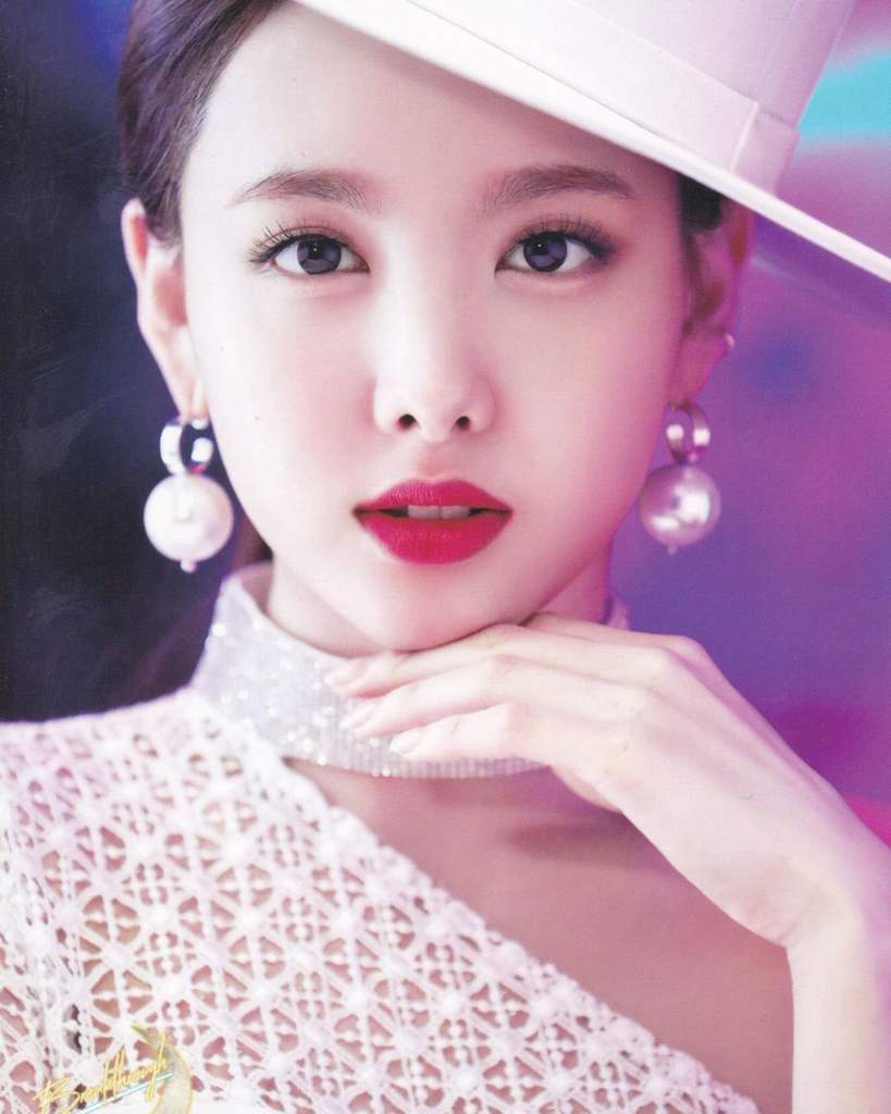 Nayeon O Charme Twice Br Amino