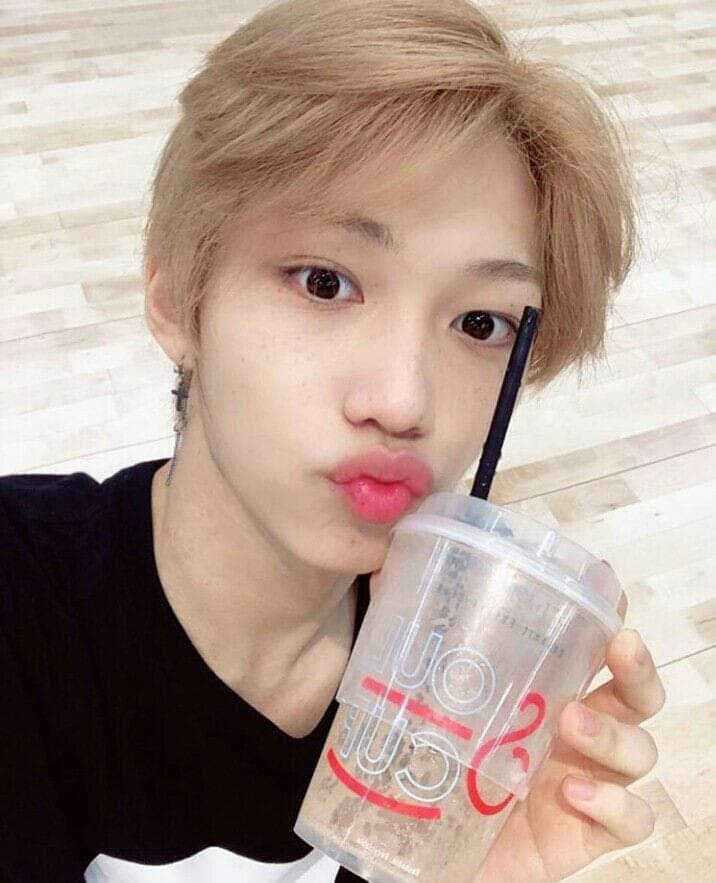 FELIX CUMPLEAÑOS LEE FELIX!!!!! | •K-Pop• Amino