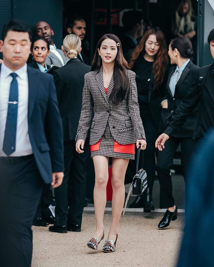 jisoo burberry ambassador