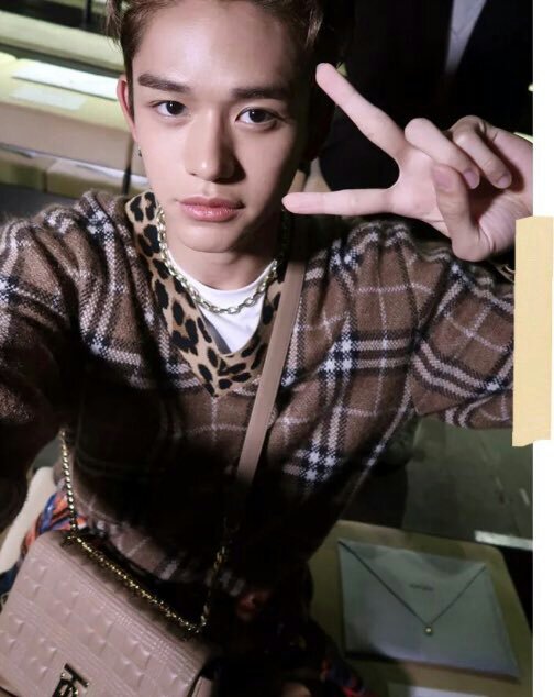 OFFICIAL] 190929 Burberry's Weixin Update with LUCAS - Burberry Spring  Summer 20 show (190916) | NCT (엔시티) Amino