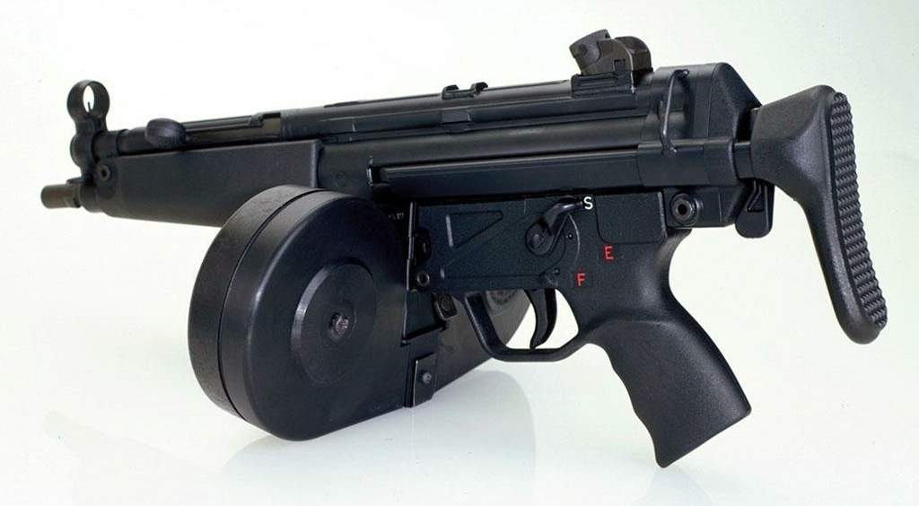 Heckler & Kosh fully automatic submachine gun with higher then average ...