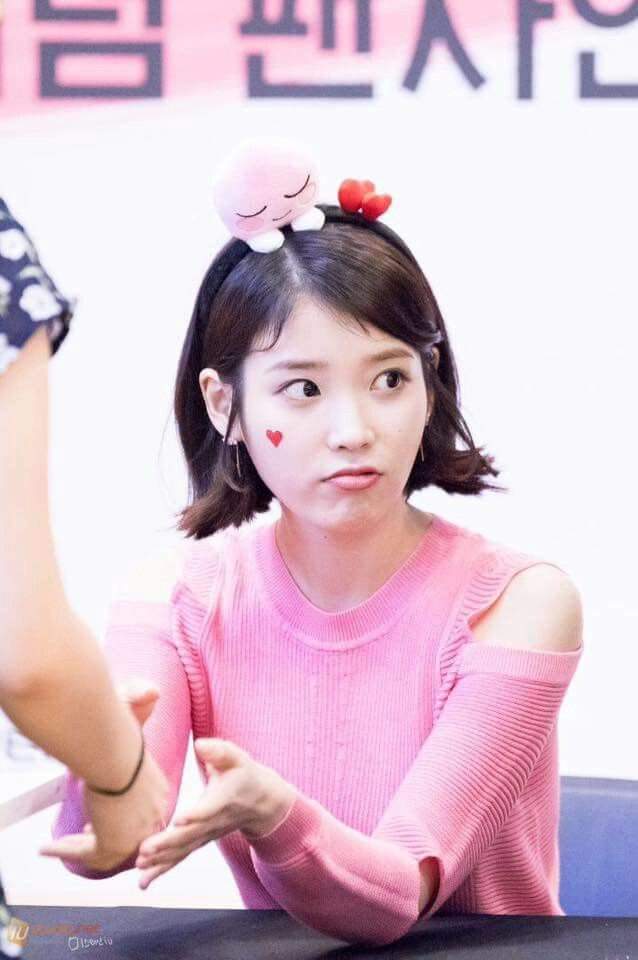 Pink + IU 🤩💓 | IU (Lee Ji Eun 아이유) Amino