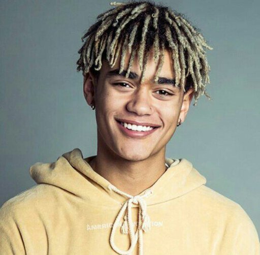 How Well Do You Know Zion Kuwonu? | PRETTYMUCH🐝 Amino