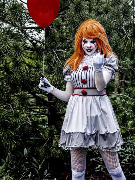 This is my OC Emily and her clown form | IT: Chapter 2 Amino