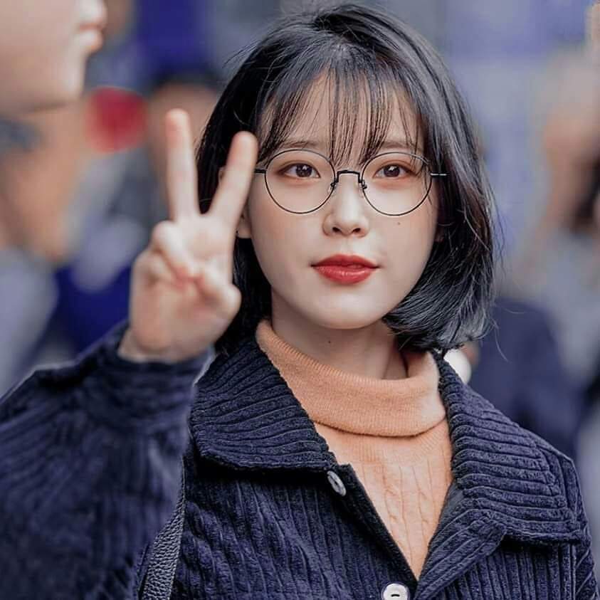 IU with glasses 😎 (coz why not) ccto. | IU (Lee Ji Eun 아이유) Amino