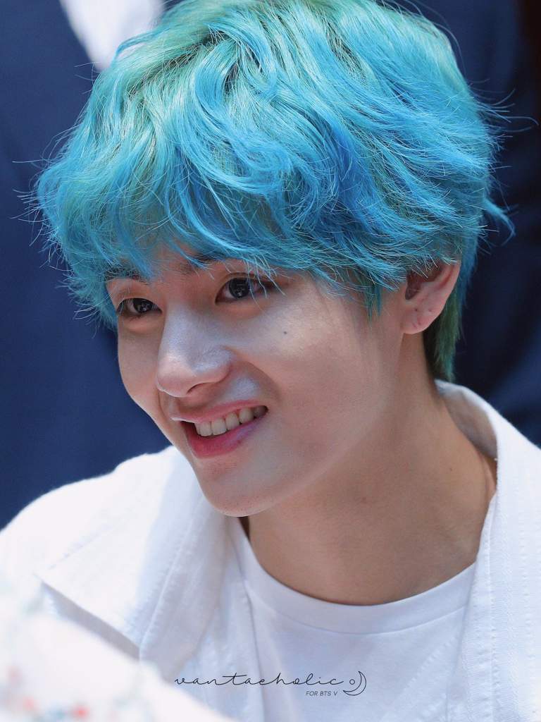 Unfiltered Taehyung With Blue Hair Is The Best Image You Will See Today He Looks Like An Angel Bts Amino
