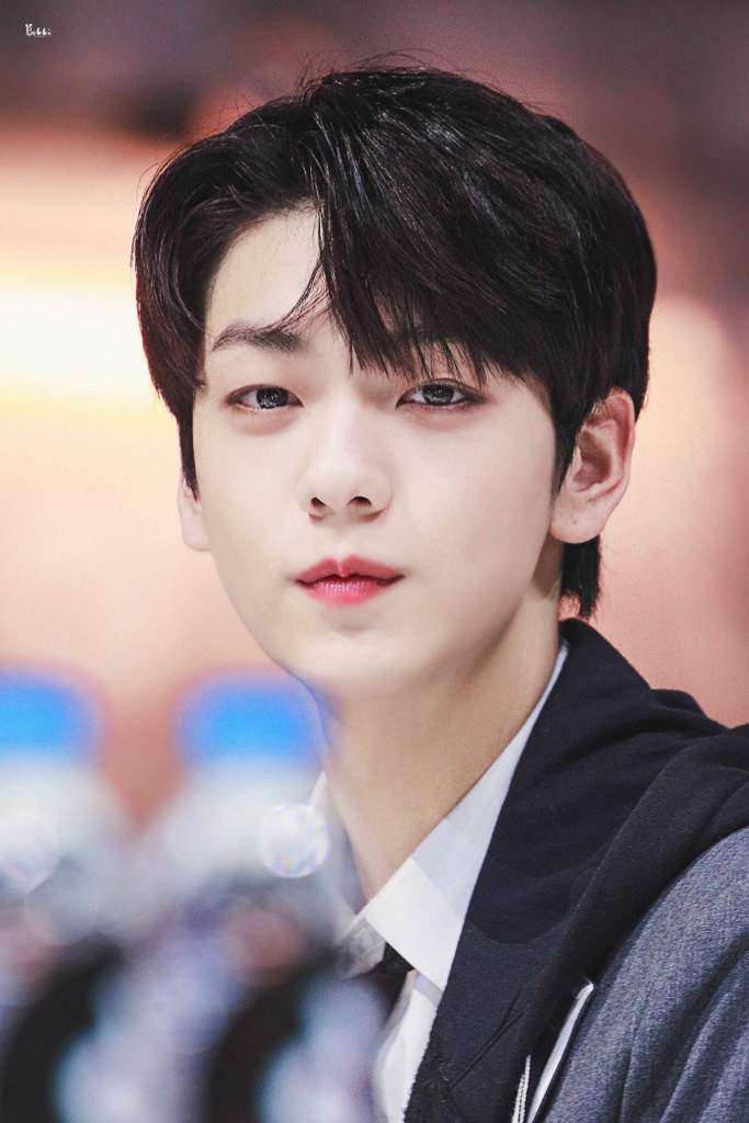 he is the most handsome boy on earth | TXT (투모로우바이투게더) Amino