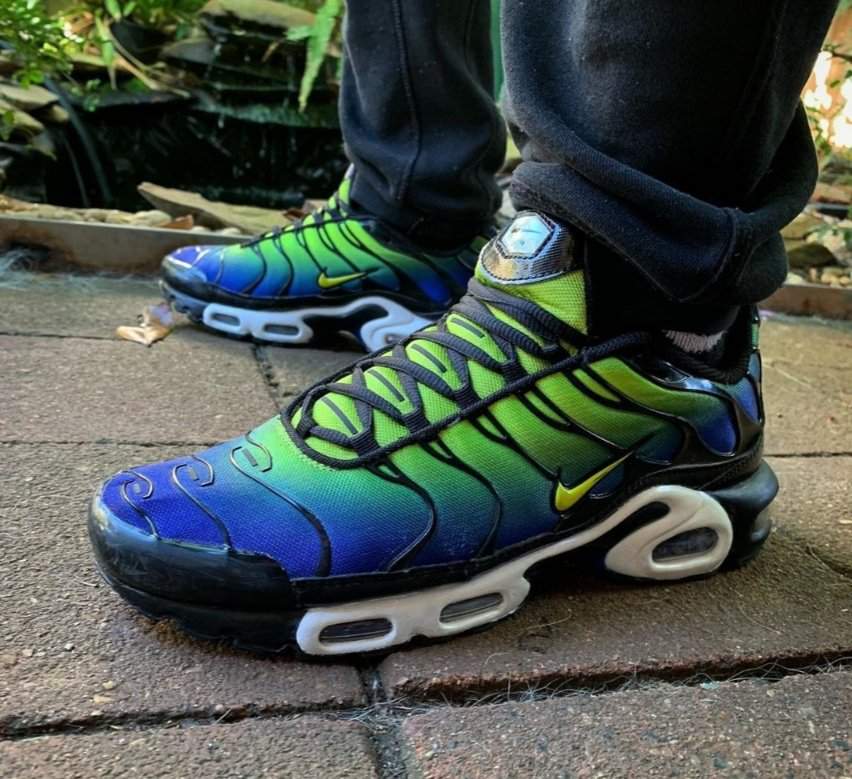 nike tn cyber green