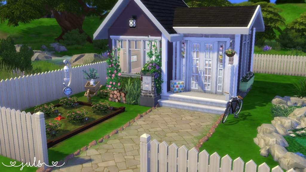 Casita vs. Casita ((🐝 vs.🐛)) Los Sims Freeplay Amino Amino