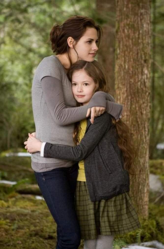 ~Renesmee Cullen~ | The Twilight Saga Amino