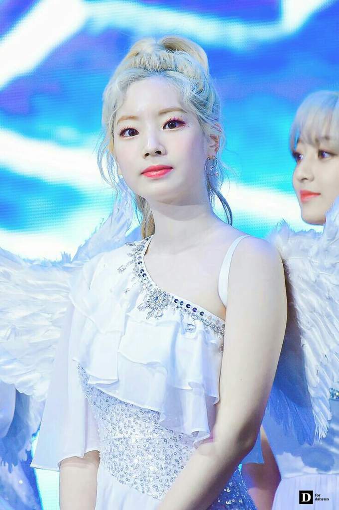 dahyun como elsa | •Twice Amino• Amino