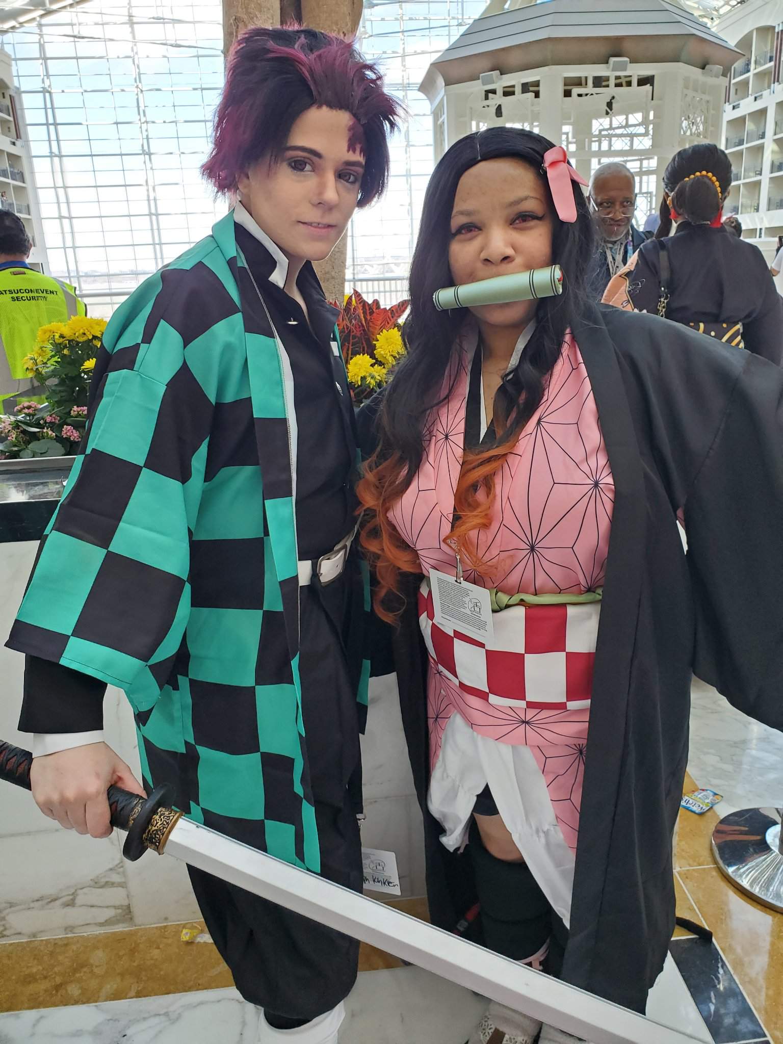 Nezuko with her brother, Tanjiro | Demon Slayer: Kimetsu No Yaiba Amino