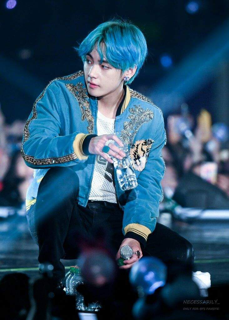 10 Times BTS’s V Matched His Clothes With His Hair Color And Looked ...