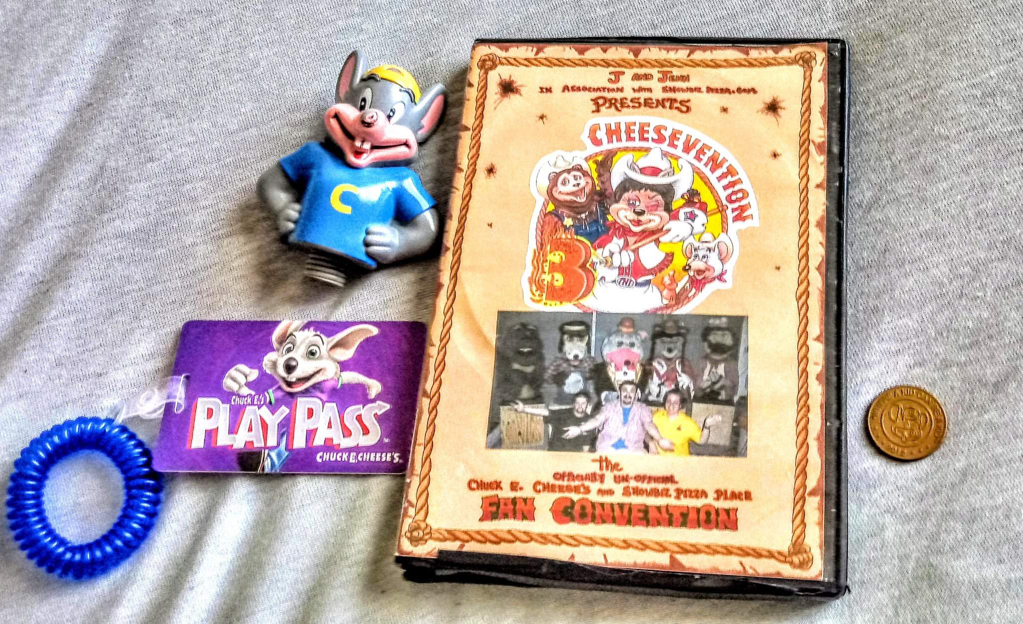 My cec/showbiz pizza collection | Chuck E Cheese's Amino Amino