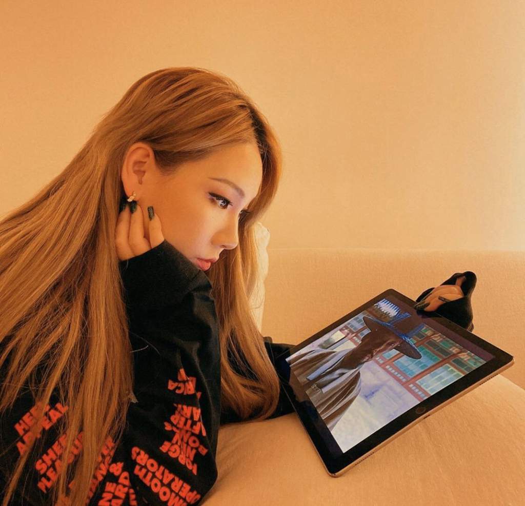 Cl S Instagram Update Netflix Replied 2ne1 Amino