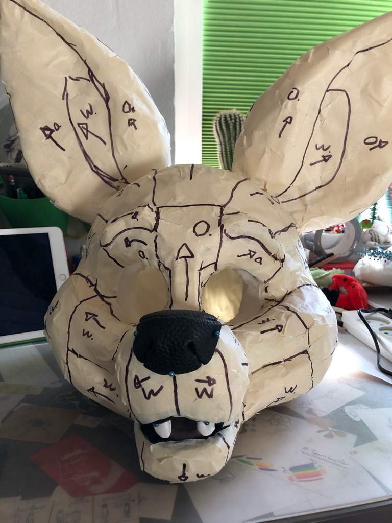 FINISHED MY FIRST FURSUIT HEAD!! | Furry Amino