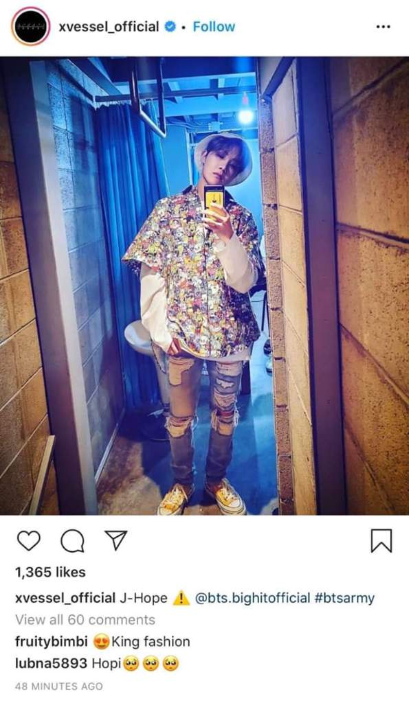 La marca de ropa xVESSEL publicó en su cuenta de Instagram la imagen de  Hoseok usando sus zapatillas. 