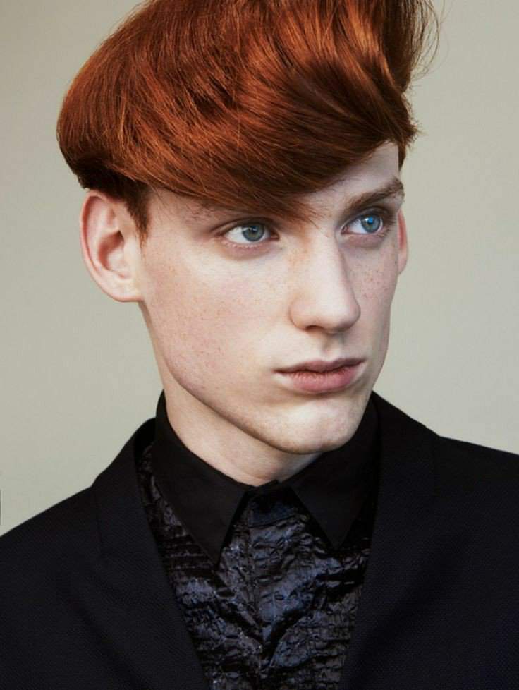 Красивый рыжий парень. Semion модель. Медный цвет волос мужчины.